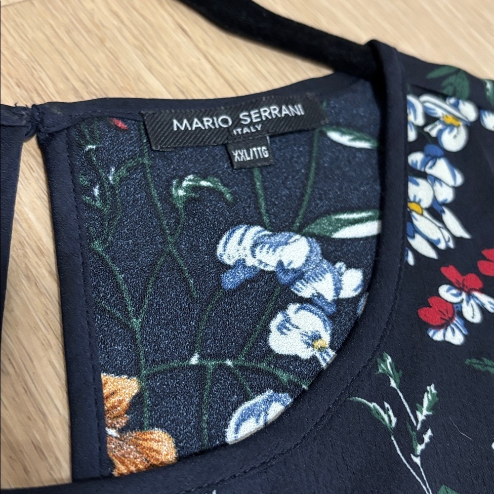 037 MARIO SERRANI (XXL) Floral Sleeveless Blouse Italy Navy Key Hole Back Hi-Lo - Picture 9 of 15
